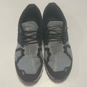 On Cloud Mens running shoes